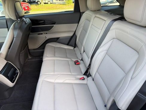 Used 2024 Lincoln Nautilus Premier AWD/4WD image 9