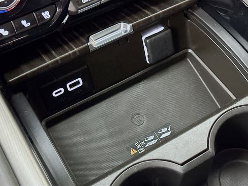 Used 2023 GMC Yukon Denali image 34