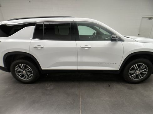 Used 2025 Chevrolet Traverse LT FWD image 10