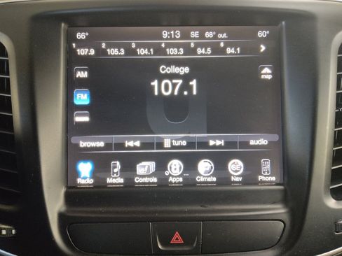 Used 2017 Chrysler 200 Limited Platinum w/ Comfort & Convenience Group FWD image 25