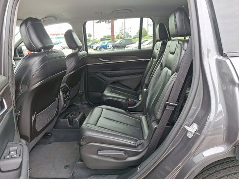 Used 2023 Jeep Grand Cherokee L Limited w/ Trailer Tow Group (B) image 12