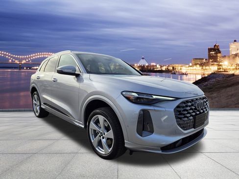 Used 2025 Audi Q5 Premium Plus w/ Premium Plus image 4