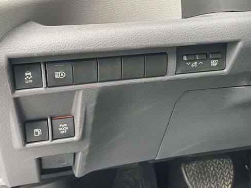 Used 2024 Toyota Sienna XLE FWD image 18