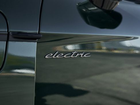 Used 2025 Porsche Taycan Turbo S w/ Premium Package image 8