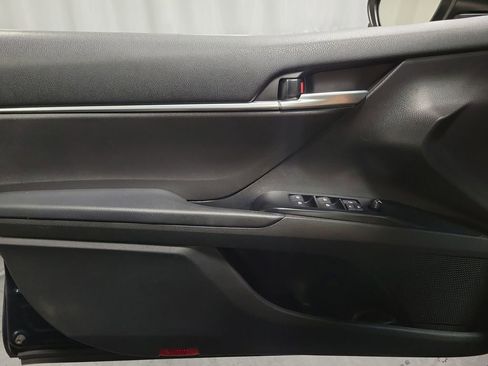 Used 2020 Toyota Camry SE FWD image 22