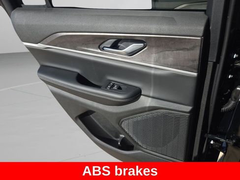 New 2026 Jeep Grand Cherokee Altitude AWD/4WD image 18