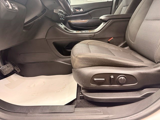 Used 2020 GMC Acadia SLE w/ Driver Convenience Package FWD image 8