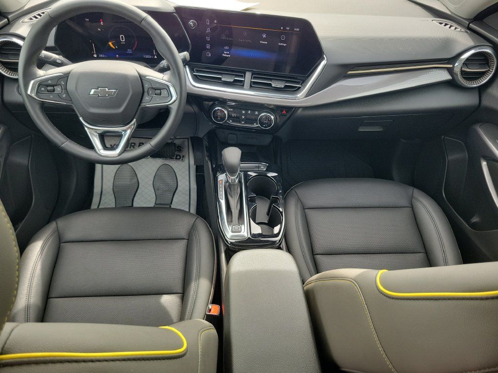 Used 2025 Chevrolet Trax ACTIV w/ Sunroof Package FWD image 33