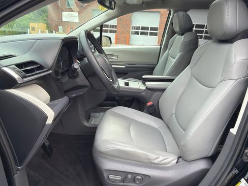 Used 2021 Toyota Sienna XLE AWD/4WD image 15