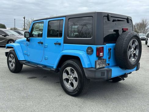 Used 2017 Jeep Wrangler Unlimited Sahara w/ Dual Top Group AWD/4WD image 5