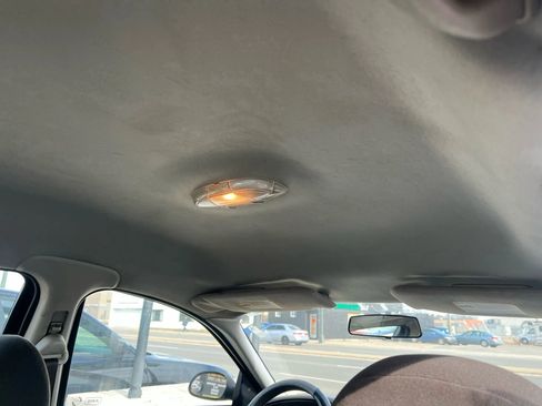 Used 2005 Ford Taurus SE image 8