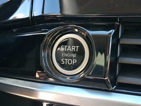 Used 2022 Nissan Pathfinder SV AWD/4WD image 20