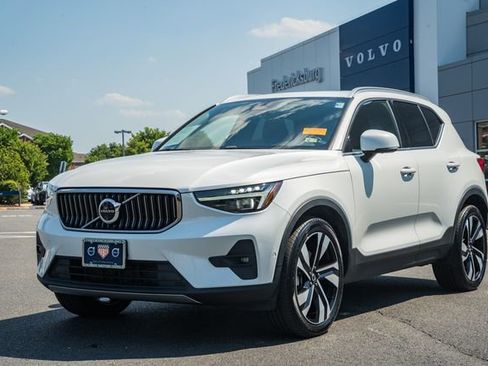 Certified 2024 Volvo XC40 B5 Ultimate AWD/4WD image 3