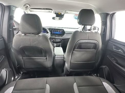 Used 2025 Chevrolet TrailBlazer LT w/ Driver Confidence Package image 17