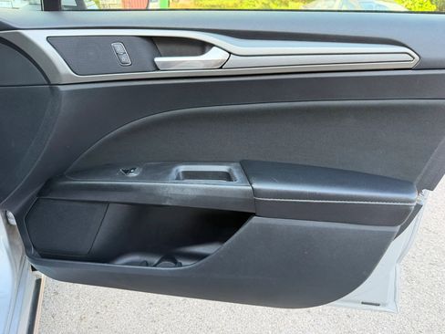 Used 2019 Ford Fusion SE FWD image 29