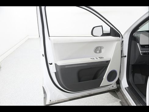 Certified 2024 Hyundai Ioniq 5 Limited AWD/4WD image 4