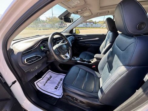 Used 2023 Chevrolet Bolt EUV Premier w/ Sun & Sound Package image 9