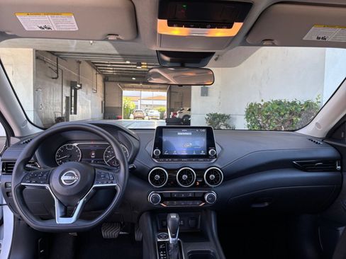 Used 2025 Nissan Sentra SV FWD image 27