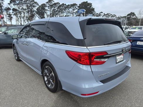 Used 2023 Honda Odyssey Elite image 3