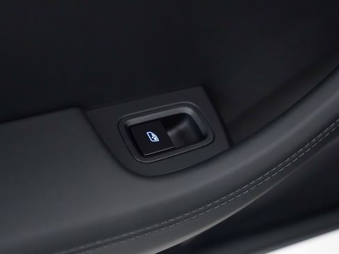 New 2025 Porsche Panamera 4 image 16