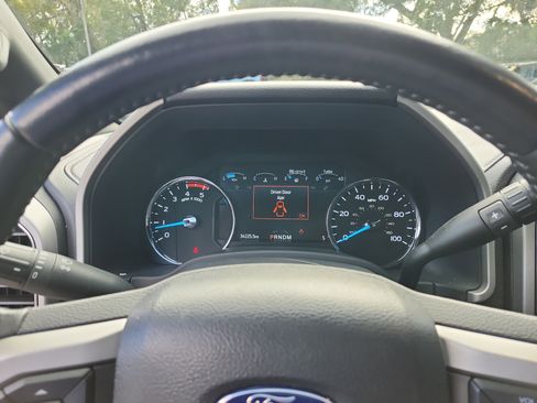 Used 2022 Ford F250 Lariat w/ Black Appearance Package image 11