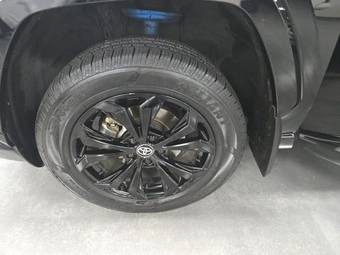 Used 2024 Toyota RAV4 SE image 26