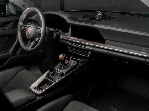 Used 2025 Porsche 911 Carrera T RWD image 23
