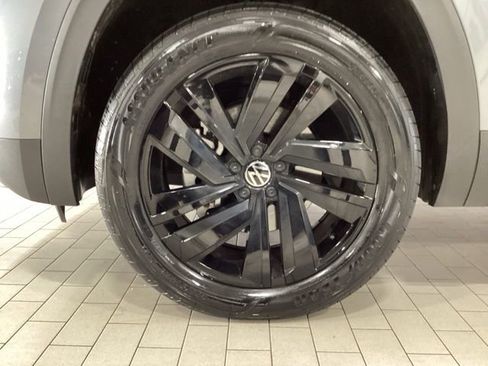 Used 2023 Volkswagen Atlas Cross Sport SE w/ Black Wheel Package AWD/4WD image 22