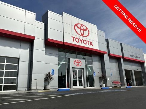 Used 2023 Toyota RAV4 XLE Premium image 9