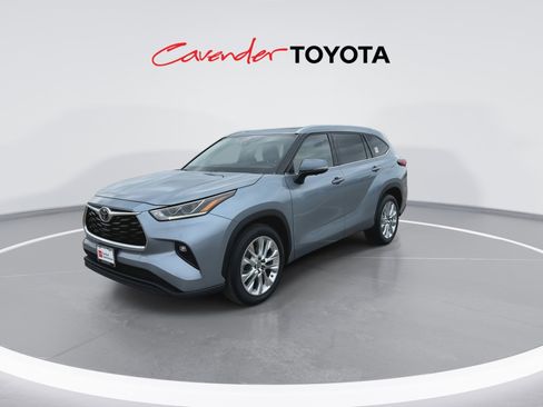 Used 2023 Toyota Highlander Limited image 4