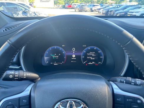 Used 2025 Toyota Highlander XSE AWD/4WD image 43