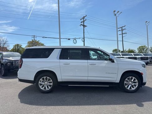Used 2023 Chevrolet Suburban Premier RWD image 6