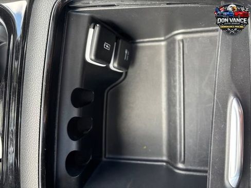 Used 2025 Chrysler Pacifica Limited FWD image 23