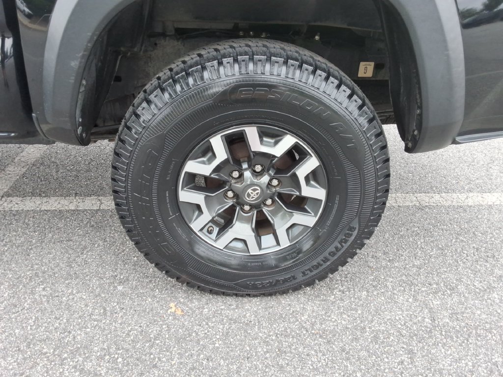 Used 2020 Toyota Tacoma TRD Off-Road w/ TRD Premium Off Road Package AWD/4WD image 11