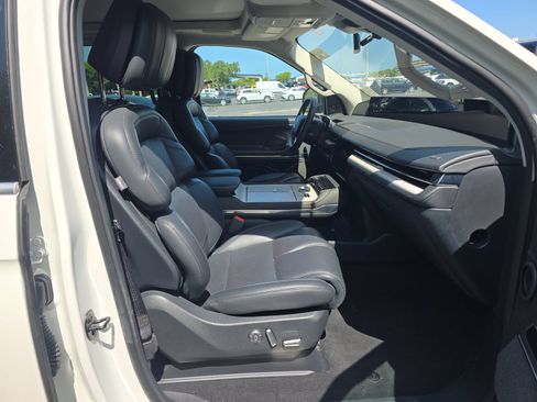 Used 2025 Lincoln Navigator Reserve AWD/4WD image 13
