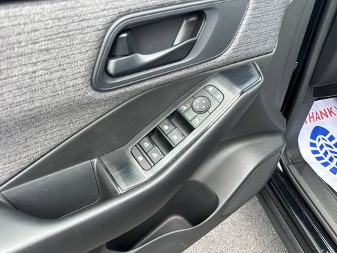 Used 2023 Nissan Rogue S AWD/4WD image 15