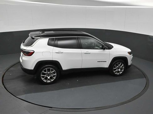 Used 2025 Jeep Compass Limited AWD/4WD image 17