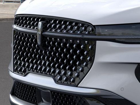 New 2026 Lincoln Nautilus Premier AWD/4WD image 17