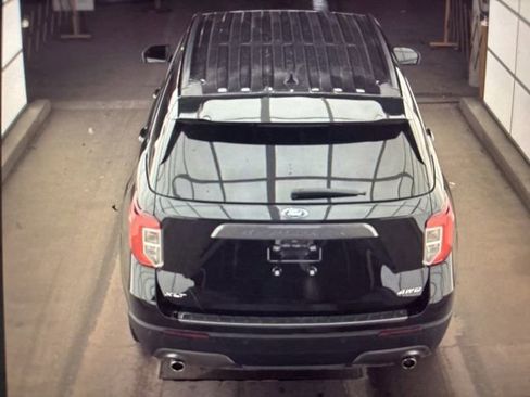 Used 2024 Ford Explorer XLT w/ Equipment Group 202A AWD/4WD image 14
