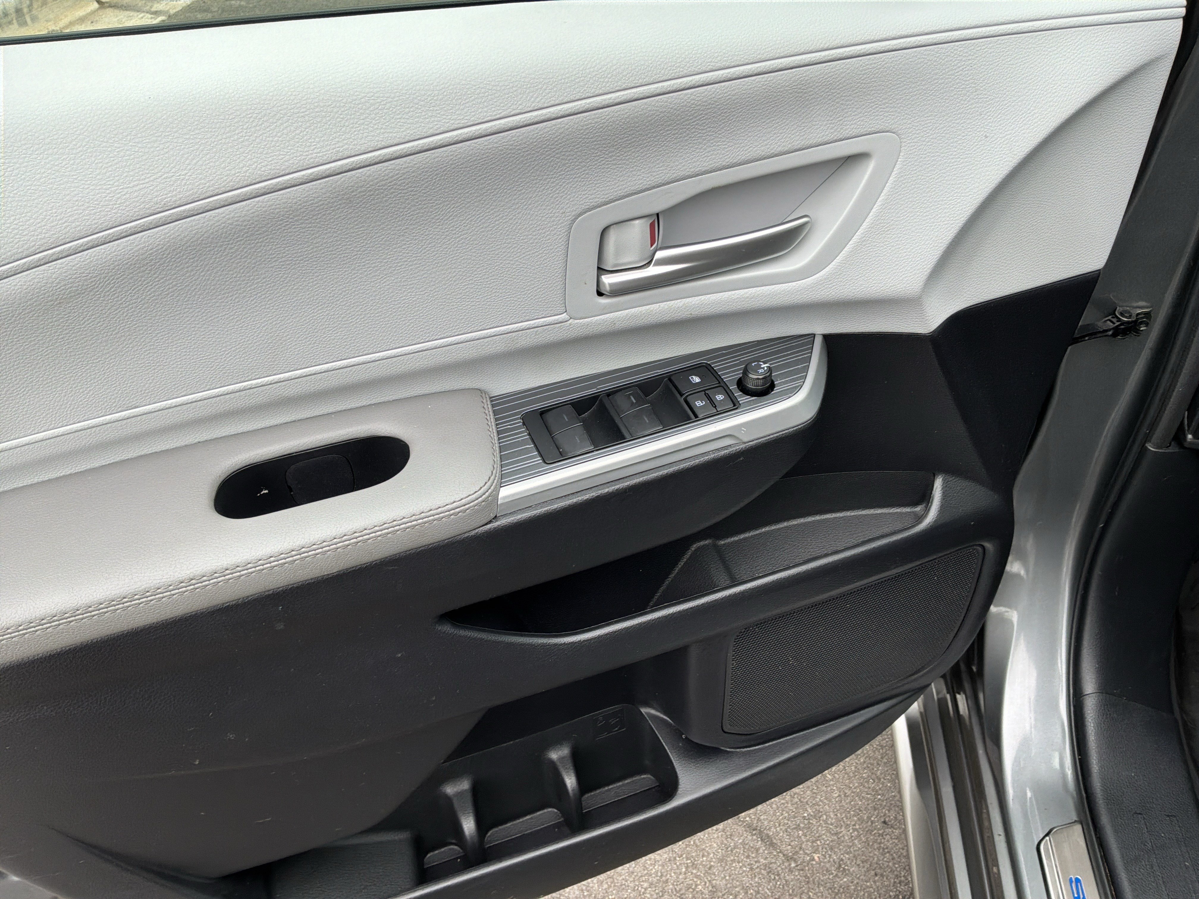 Used 2026 Toyota Sienna XLE FWD image 15
