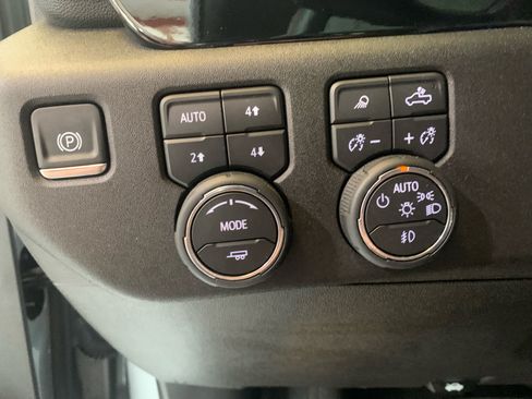 Used 2025 Chevrolet Silverado 2500 LTZ w/ LTZ Convenience Package AWD/4WD image 28