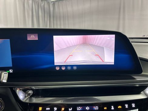 Used 2024 Cadillac Lyriq Tech RWD image 17