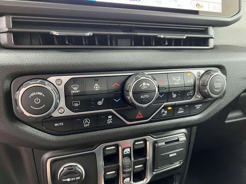 New 2025 Jeep Gladiator Sport image 21