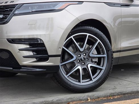 New 2026 Land Rover Range Rover Velar Dynamic SE image 2
