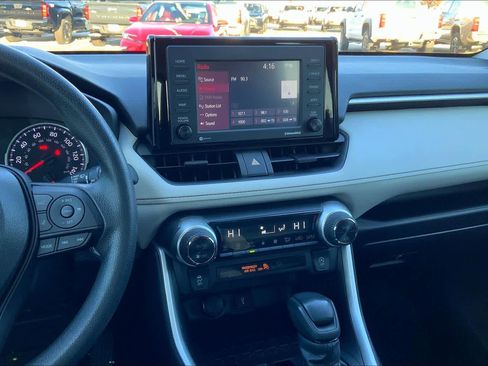 Used 2022 Toyota RAV4 XLE image 7