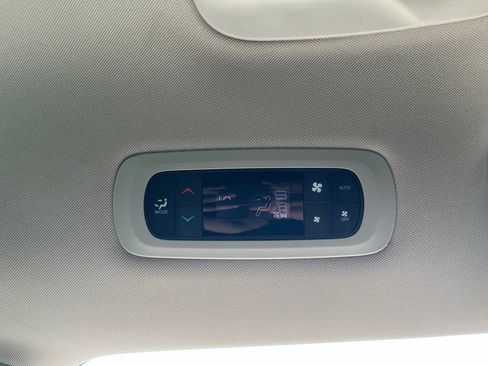 Used 2023 Chrysler Pacifica Touring-L FWD image 37