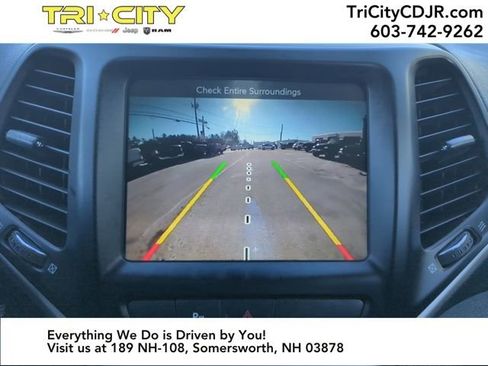 Used 2018 Jeep Cherokee Trailhawk w/ Cold Weather Group image 24