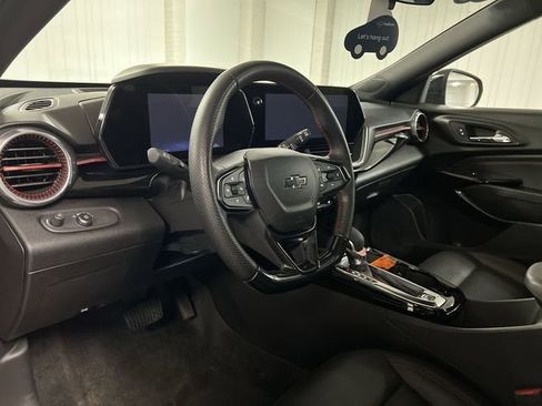 Certified 2024 Chevrolet Trax RS w/ Sunroof Package image 10