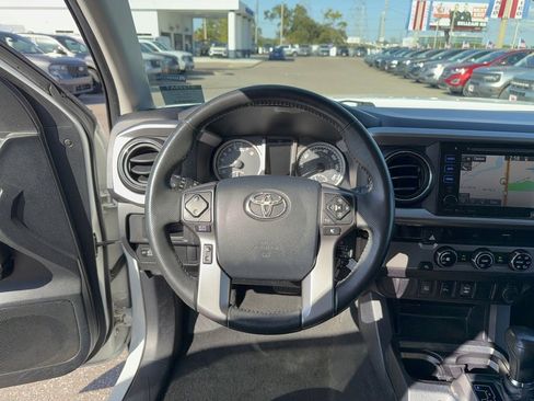 Used 2017 Toyota Tacoma SR5 image 30
