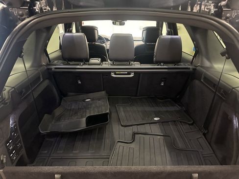 Used 2022 Land Rover Discovery HSE R-Dynamic image 32